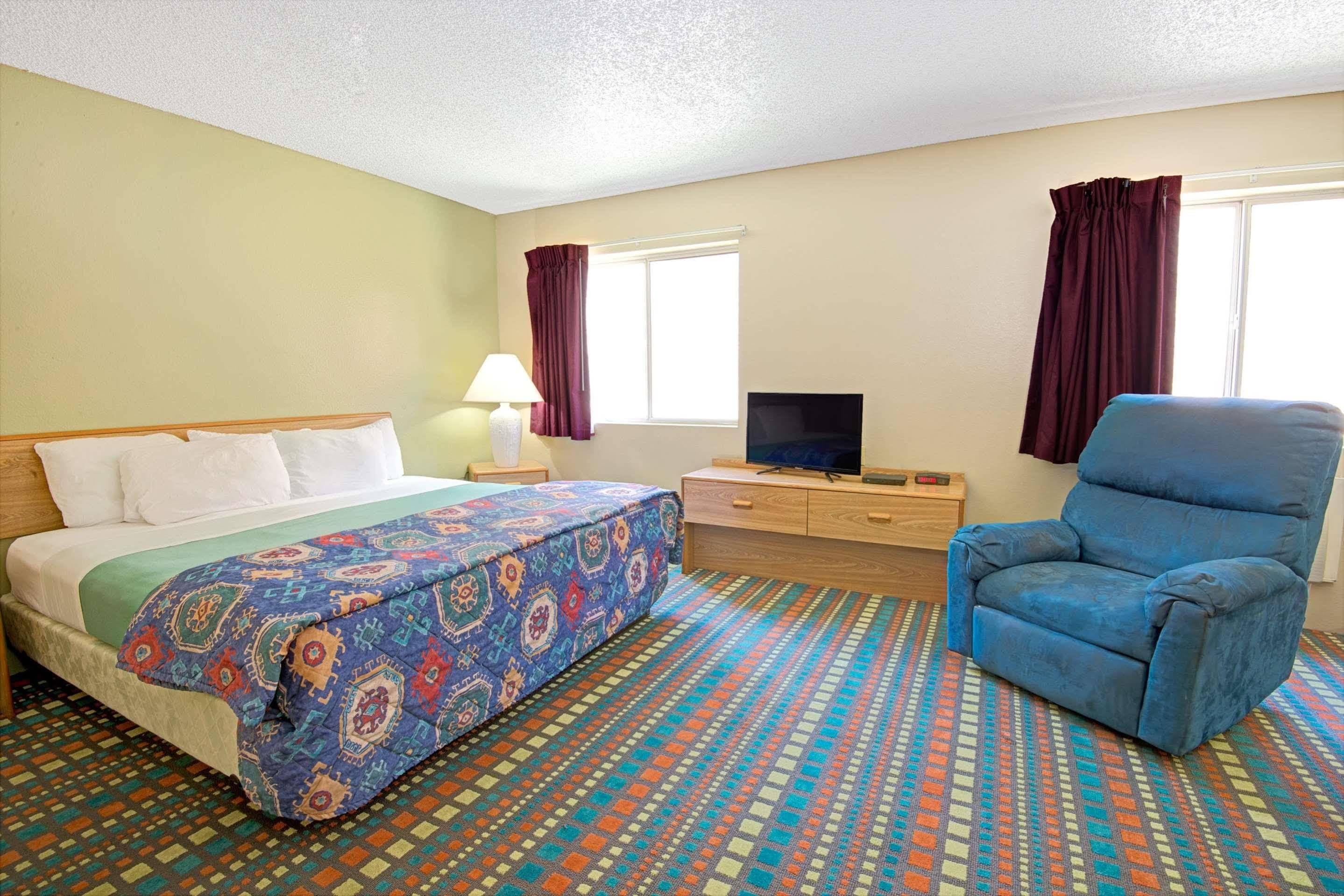 Hotel Super 8 By Wyndham Belen Nm Zewnętrze zdjęcie