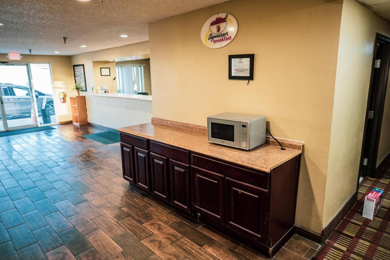 Hotel Super 8 By Wyndham Belen Nm Zewnętrze zdjęcie
