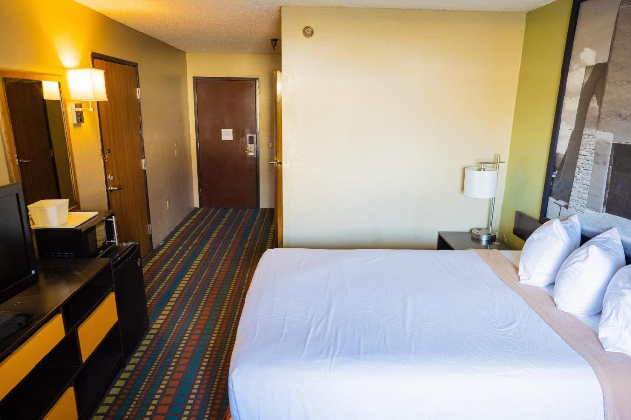 Hotel Super 8 By Wyndham Belen Nm Zewnętrze zdjęcie