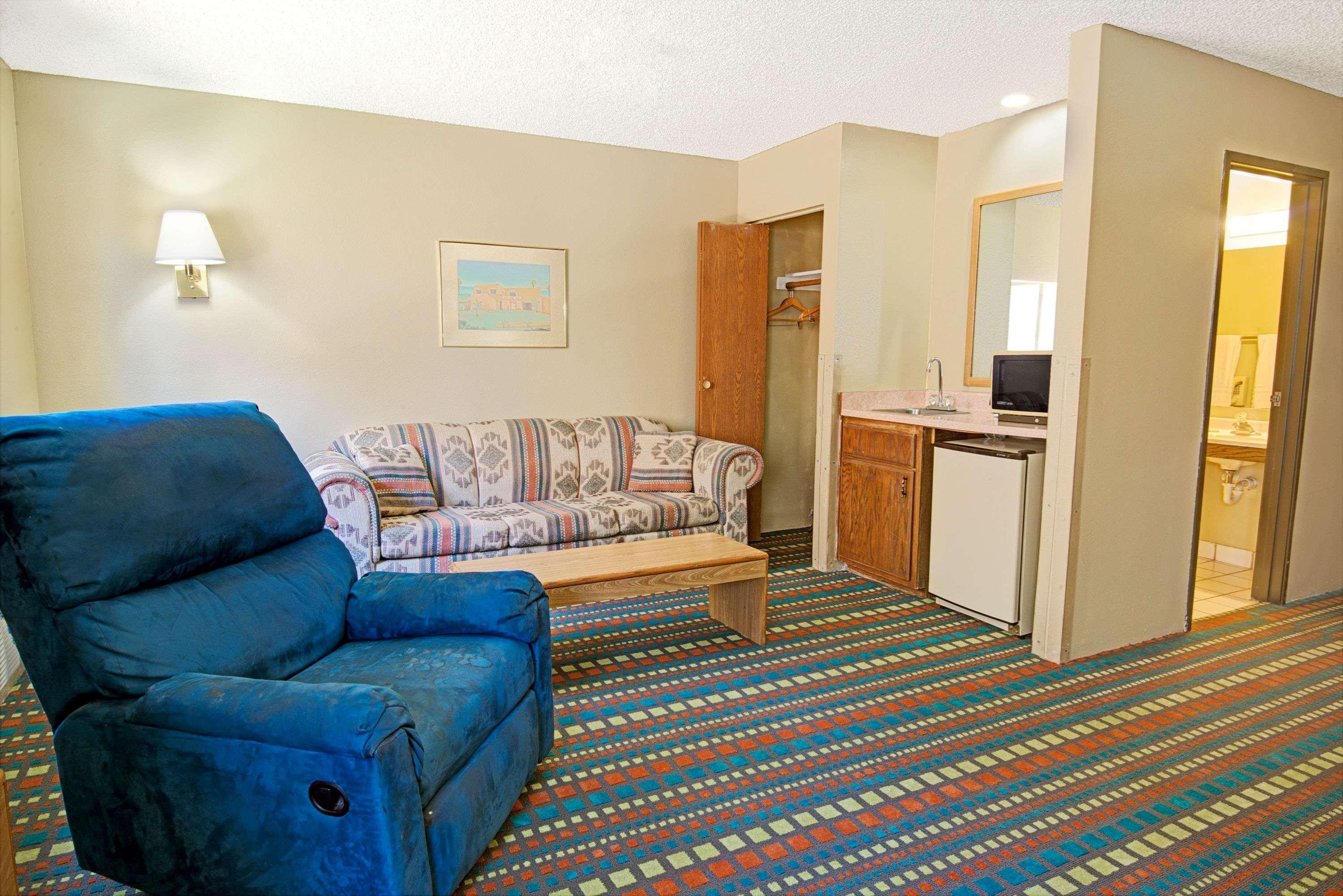 Hotel Super 8 By Wyndham Belen Nm Zewnętrze zdjęcie